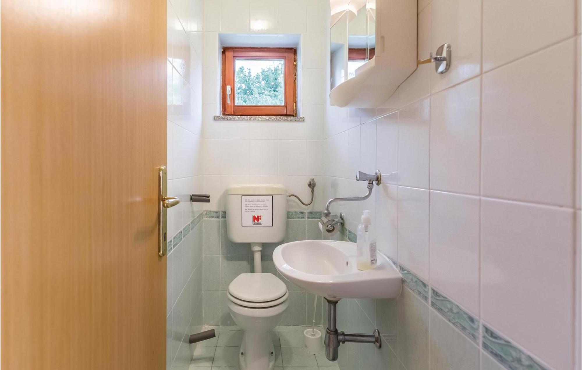6 Bedroom Nice Home In Segotici Ngoại thất bức ảnh