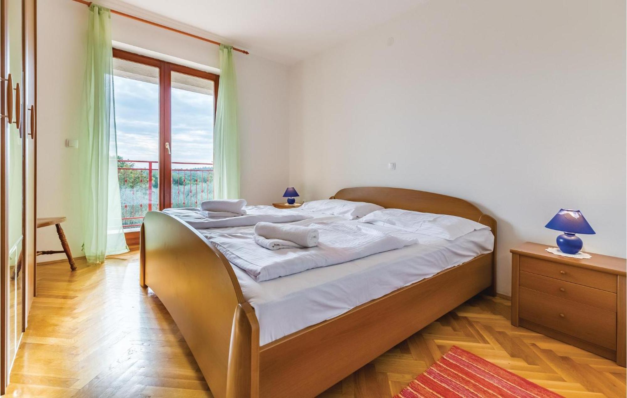 6 Bedroom Nice Home In Segotici Ngoại thất bức ảnh