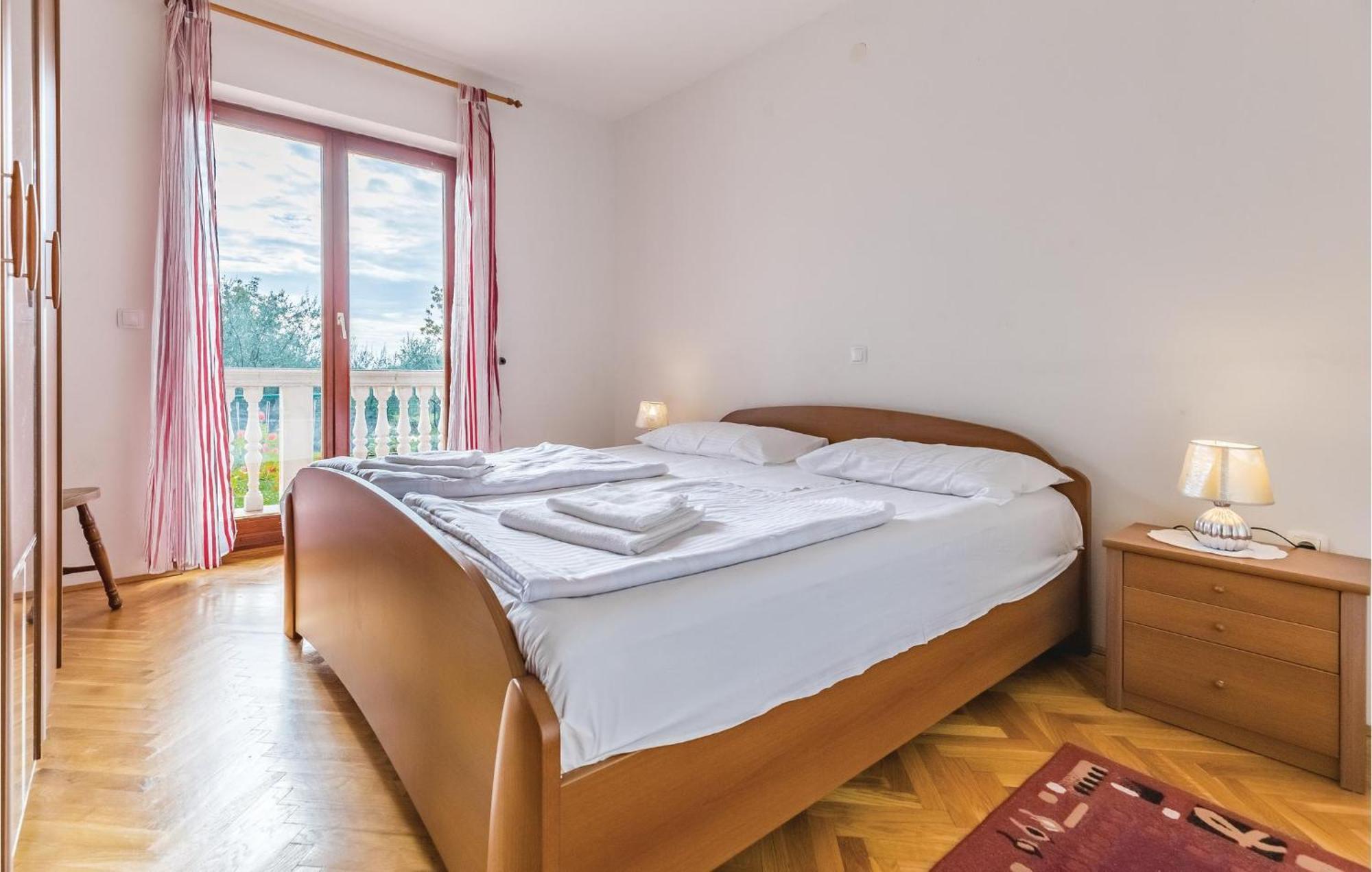6 Bedroom Nice Home In Segotici Ngoại thất bức ảnh