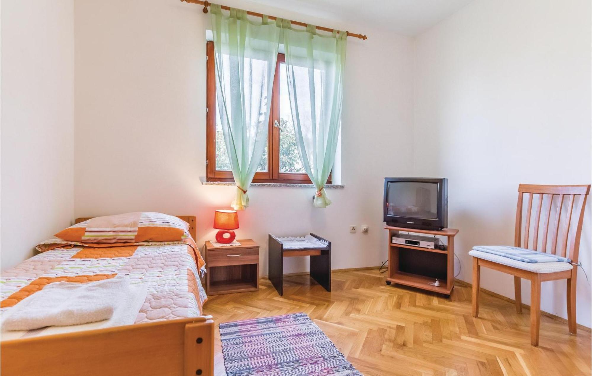 6 Bedroom Nice Home In Segotici Ngoại thất bức ảnh