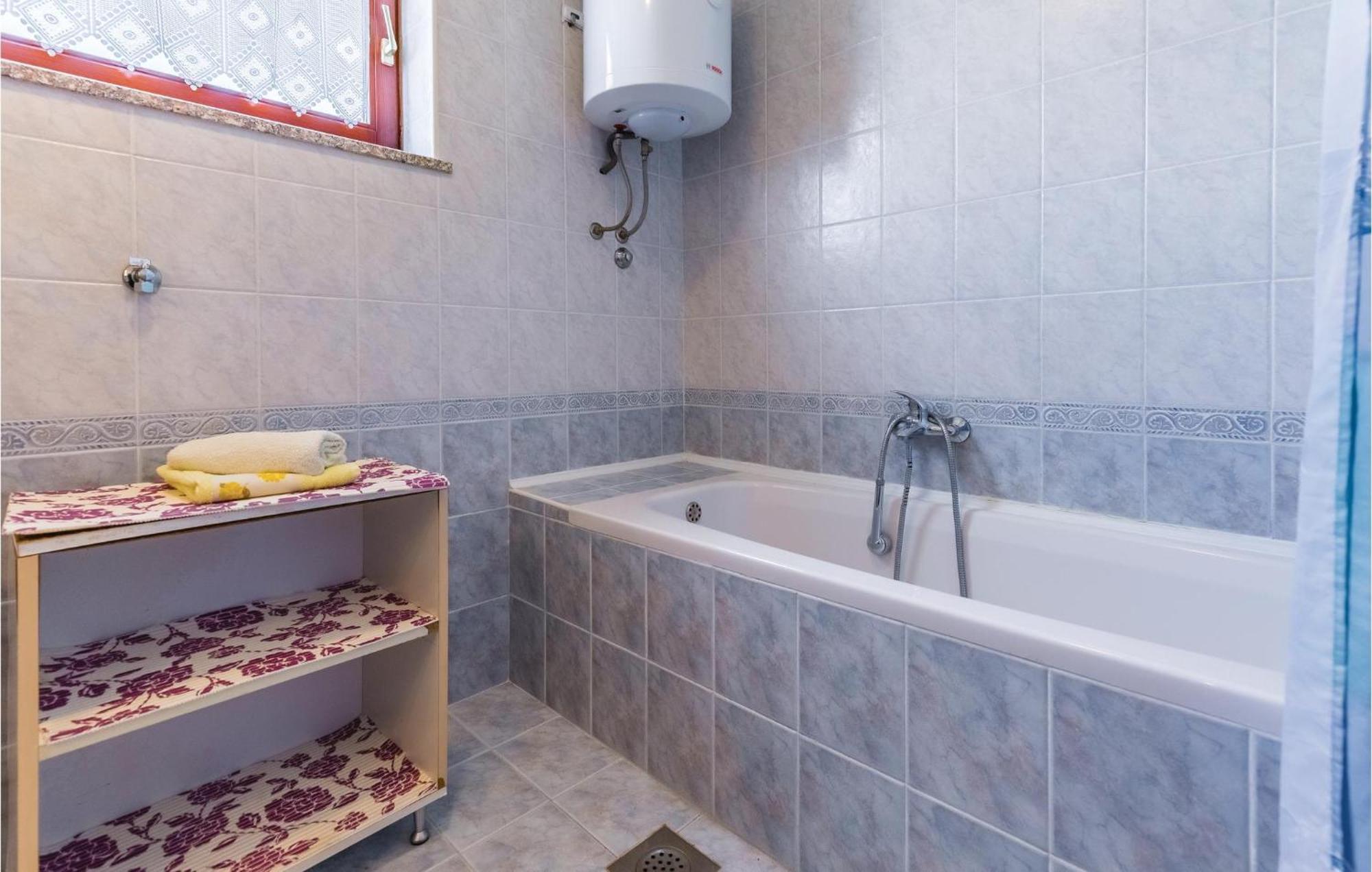 6 Bedroom Nice Home In Segotici Ngoại thất bức ảnh