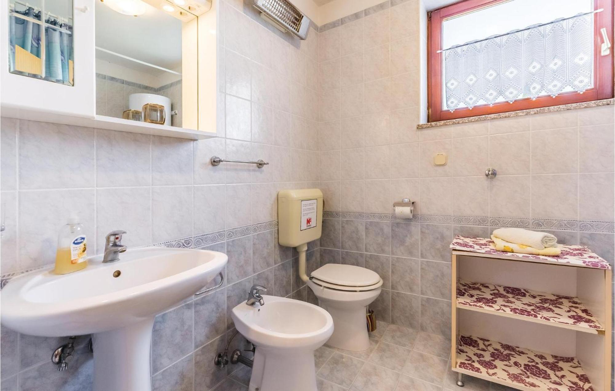 6 Bedroom Nice Home In Segotici Ngoại thất bức ảnh